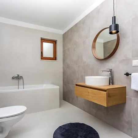 Remusic Pool, Whirlpool, Sauna,4 Bedrooms, Amazing Landscape Vila *