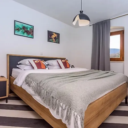 Remusic Pool, Whirlpool, Sauna,4 Bedrooms, Amazing Landscape Vila *