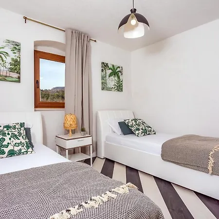 Remusic Pool, Whirlpool, Sauna,4 Bedrooms, Amazing Landscape Villa