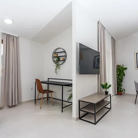 Remusic Pool, Whirlpool, Sauna,4 Bedrooms, Amazing Landscape * Smolonje