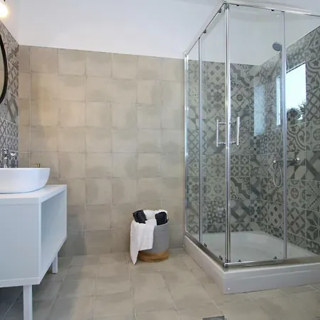 Remusic Pool, Whirlpool, Sauna,4 Bedrooms, Amazing Landscape Vila *