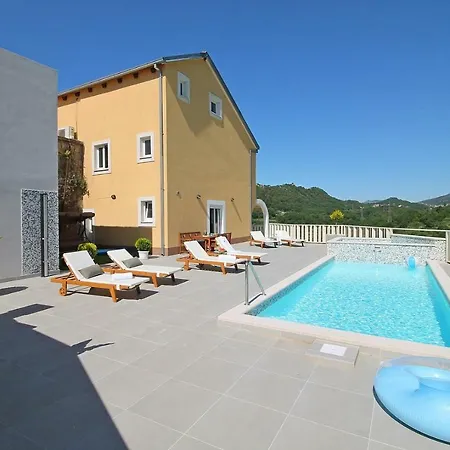 Remusic Pool, Whirlpool, Sauna,4 Bedrooms, Amazing Landscape *