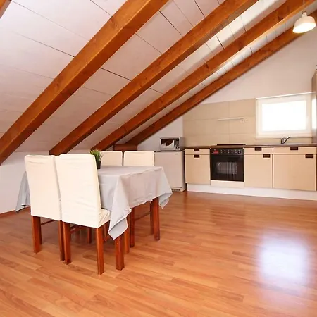 Remusic Pool, Whirlpool, Sauna,4 Bedrooms, Amazing Landscape Smolonje